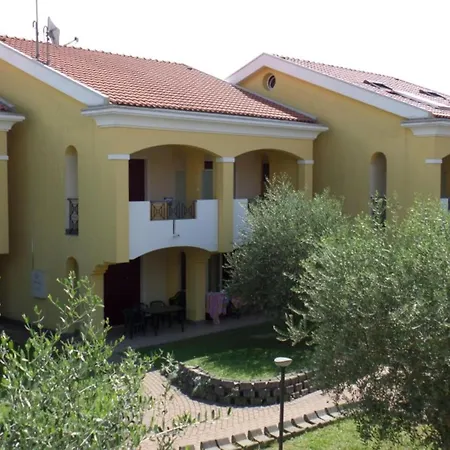 Apartment Three-storey For 10 Guests In